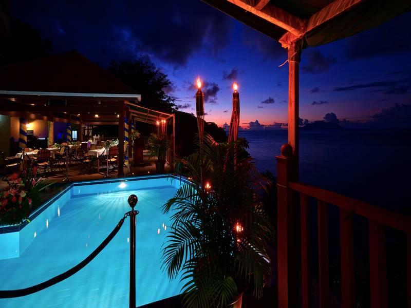 Treasure Cove Hotel & Restaurant Бель-Омбр Экстерьер фото
