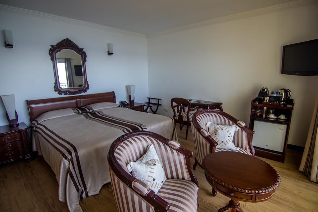 Treasure Cove Hotel & Restaurant Бель-Омбр Экстерьер фото