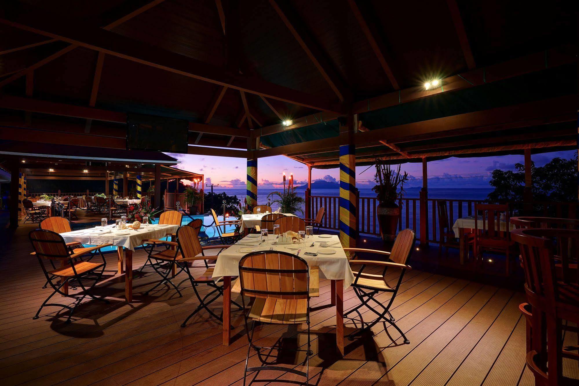 Treasure Cove Hotel & Restaurant Бель-Омбр Экстерьер фото