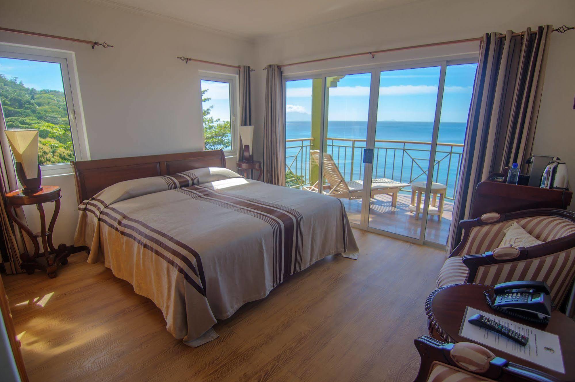 Treasure Cove Hotel & Restaurant Бель-Омбр Экстерьер фото